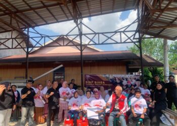 Dongkrak Elektabilitas Ganjar Pranowo, Sahabat Ganjar Bagikan Sembako di Kecamatan Sambutan