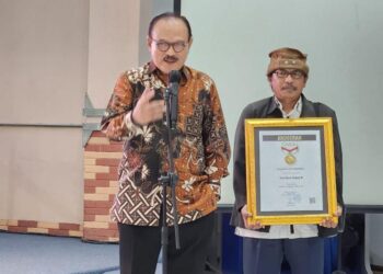 Eros Jarot Raih Anugerah Tokoh Pejuang Kemerdekaan Pers