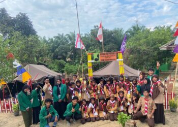 Gelar Perkemahan Peringatan Hut Pramuka, Kelompok KKN UNISI-Samarinda Toreh Apresiasi Masyarakat Desa Mendik Karya