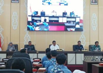Ratusan Pelajar SMA Negeri 8 Berlajar Ilmu Politik Dan Demokrasi Ke DPRD Balikpapan
