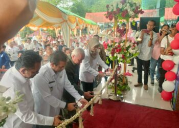 Resmikan Gedung DLH, Isran Noor Sebut Luas Wilayah Tanah DLH Sangat Luas