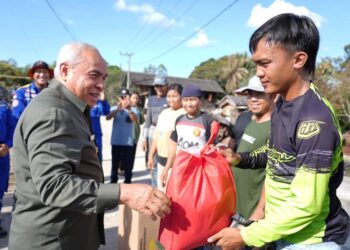 Cepat Tanggap, Pemprov Kaltim Serahkan Bantuan RLH Kepada Korban Kebakaran di Kubar