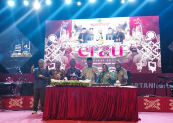 Bupati Kukar Launching Buku Kedua Berjudul Mangayuh Waktu Membangun Kukar