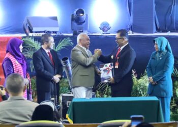 Serah Terima Jabatan di Gedung Plenary Hall, Ini Kata Isran Noor Kepada PJ Bupati Kaltim