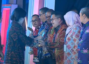Rendi Solihin Wakili Pemkab Kukar Terima 2 Penghargaan Bergengsi di Rakornas P2DD 2023