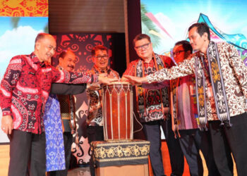 Buka Kaltim Fest 2023, Akmal Malik Tandai Dengan Pemukulan Gendang