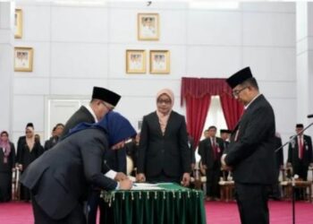 Pj Gubernur Kaltim, Dr. Akmal Malik, Lantik 14 Pejabat Administrator dan Pengawas