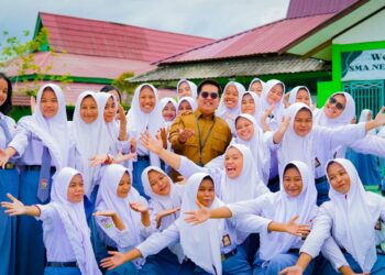 Wabup Rendi Solihin Dukung Kreativitas Anak Muda, Pelajar di Samboja Terima Set Alat Musik