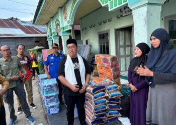 Rendi Solihin Salurkan Bantuan dan Dukungan Moril Kepada Warga Korban Kebakaran di Pal 05 Tenggarong 