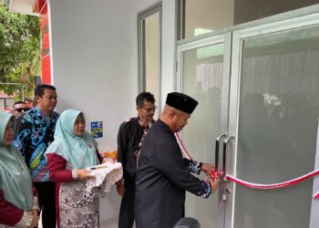 Peresmian Puskesmas Pembantu Kelurahan Bukit Biru Ditandai dengan Pemotongan Pita
