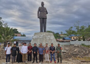 Safari Ramadhan di Sangasanga, Rendi Solihin Sempatkan Diri ke Monumen Patung Bung Karno