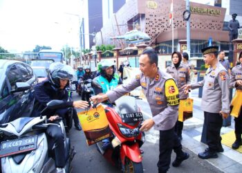 4 Jenderal Polri Kompak Bareng Polwan dan Wartawan Sebar Kebaikan di Bulan Ramadan