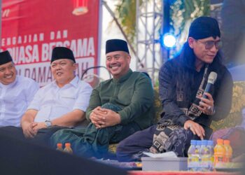 Kisah Haru Pemenang Umrah di Buka Puasa Bersama Bupati Edi Damansyah dan Gus Miftah