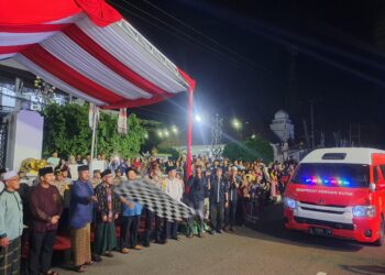 Lepas Peserta Lomba Pawai Takbiran Keliling, Bupati Kukar Berharap Tradisi Ini Tetap Dijaga dan Dilestarikan