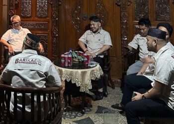 Barikade ‘Besutan SYaharie Jaang’ Tantang Rudi Mas’ud Debat Terbuka