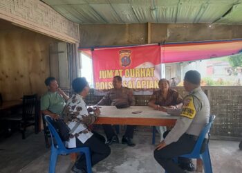 Program Jumat Curhat, Polsek Salapian Dengar Keluhan Masyarakat Desa