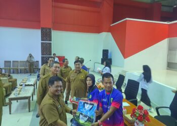Melalui Pelatihan Pelatih Sepakbola Lisensi D, Plt Asisten III : Ciptakan Bibit-bibit Pemain Berpartisipasi