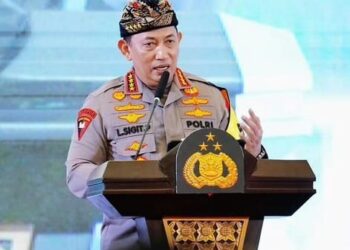 Kapolri Beri Penghargaan Casis Bintara Jari Putus Dibegal Masuk Bintara Polri
