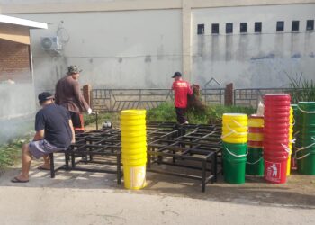 Realisasikan Program Rp 50 Juta Per RT Dengan Kegiatan Gotong Royong dan Bantuan Tong Sampah 