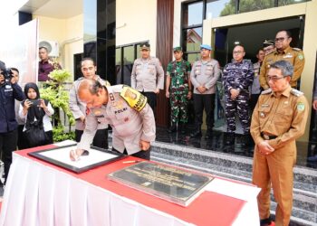Kapolda Kaltim Resmikan Gedung SPKT dan Letakkan Batu Pertama Pembangunan 3 Satuan di Polres Kutim