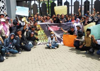 Tolak RUU Penyiaran, Puluhan Jurnalis Samarinda Demo Depan DPRD Kaltim