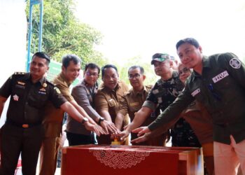 Pj Gubernur Kaltim Resmikan Fasilitas Air Bersih di Desa Sumber Sari, PPU