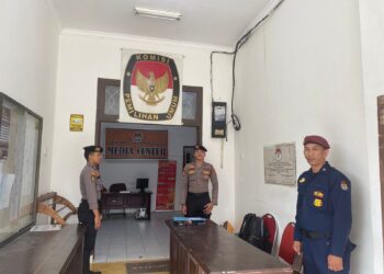 Polres Penajam Paser Utara Lakukan Pengamanan di Kantor KPUD Kabupaten PPU Menjelang Pilkada 2024