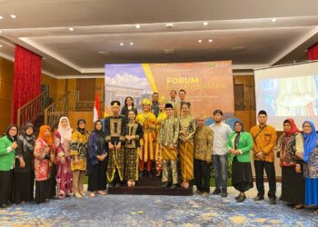 Mendalami Keindahan dan Makna Busana, Dispar Kaltim Gelar Seminar Pakaian Adat Kutai