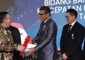 Malam Penghargaan Harganas ke-31, Walikota Bontang Terima Manggala Karya Kencana