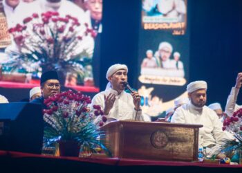 Wabup Rendi Solihin dan Ribuan Masyarakat Khusyuk dalam Lantunan Sholawat Pada ‘Kukar Bersholawat III’