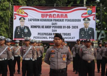 Pimpin Upacara Kenaikan Pangkat Pengabdian, Kapolres Langkat : Selamat kepada AKBP Basmiston Girsang