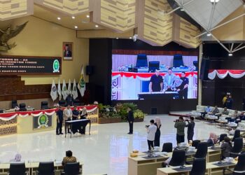 Nota Kesepakatan Rancangan Perubahan KUA dan PPAS Provinsi Kaltim 2024 Ditandatangani 