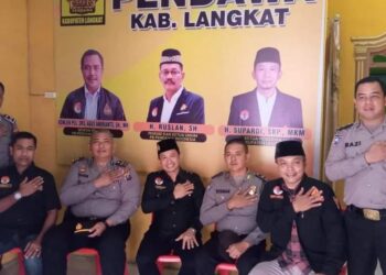 Sat Binmas Polres Langkat Sambangi Tokoh Masyarakat, Sosialisasikan Pilkada Damai dan Netralitas Polri