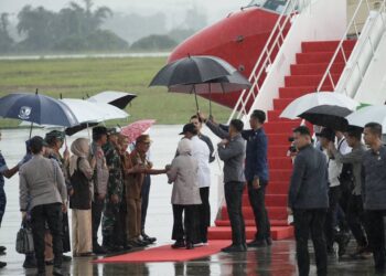 Pesawat Kepresidenan Lepas Landas: Akhir Kunjungan Presiden Jokowi di MTQN XXX