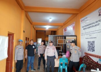 Subsatgas Propam Polres Langkat OMP Toba 2024 Lakukan Pengawasan Personil di Kantor Penyelenggara Pilkada