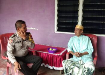 Bhabinkamtibmas Polsek Stabat Laksanakan Door To Door dan Sambang Desa, Himbau Tokoh Masyarakat Jaga Kamtibmas