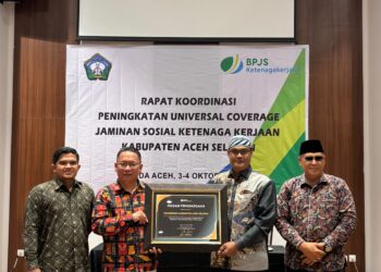 Pertama di Aceh Realisasikan Jaminan Perlindungan Pekerja Lewat DBH Sawit, Pemkab Aceh Selatan Terima Penghargaan BPJS Ketenagakerjaan