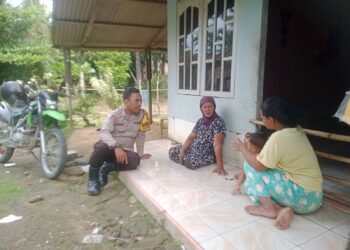 Wujudkan Pilkada 2024 Yang Damai, Bhabinkamtibmas Sambang Warga Binaannya, Berikan Himbauan Kamtibmas