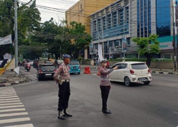 Personel Sat Lantas Polretabes Medan Melaksanakan Patroli Sambang Kepada Masyarakat Di Wilayah Polrestabes Medan
