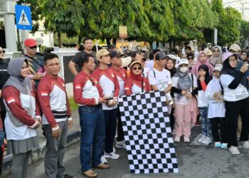 Pastikan berjalan lancar, Polres Bontang amankan Jalan Sehat untuk Sukseskan Pilkada 2024 di Halaman Parkir Ramayana