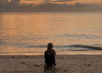 Menikmati Kedamaian Pantai Tanah Merah, Destinasi Wisata Alami yang Sempurna di Kalimantan Timur