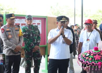 Kunjungi TPS 05 dan TPS 17 Muara Badak, Kapolda Kaltim dan Pj. Gubernur Kaltim ingin pastikan pemungutan suara pada Pilkada 2024 berjalan kondusif