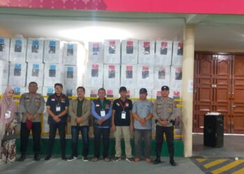 Pastikan Keamanan Polsek Tanjungpura Lakukan Pengawalan dan Pengamanan Pergeseran Logistik Pilkada 2024 Menuju Gudang Logistik KPU Langkat