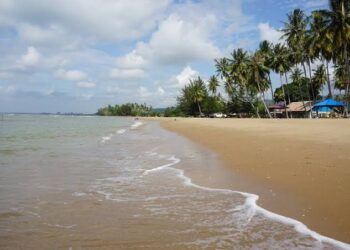 Pesona Teluk Prancis, Pantai Cassis Dari Kaltim