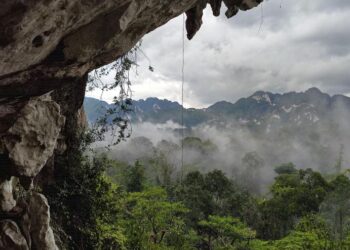 Kampung Merabu, Desa Ekowisata Berau Yang Diselimuti Awan 