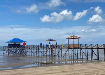 Pantai Amabalat, Pesona Pasir Coklat Nan Damai