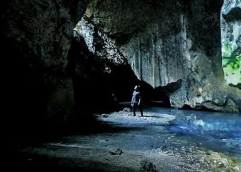 Menjelajahi Keindahan Tersembunyi di Gua Batu Gelap