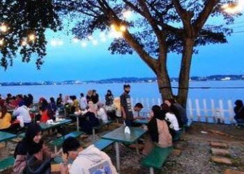 Mahakam Riverside Market : Tempat Kuliner dan Hiburan Gratis di Tepian Sungai Mahakam