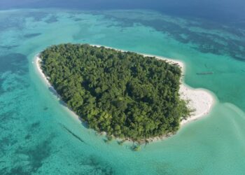 Pulau Sangalaki: Surga Tersembunyi di Berau