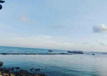 Rasakan Keindahan Alam yang Tak Terganggu di Pantai Biru Marangkayu